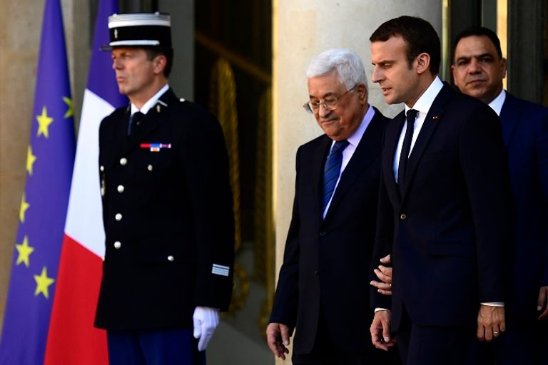 جانب من لقاء ماكرون وعباس