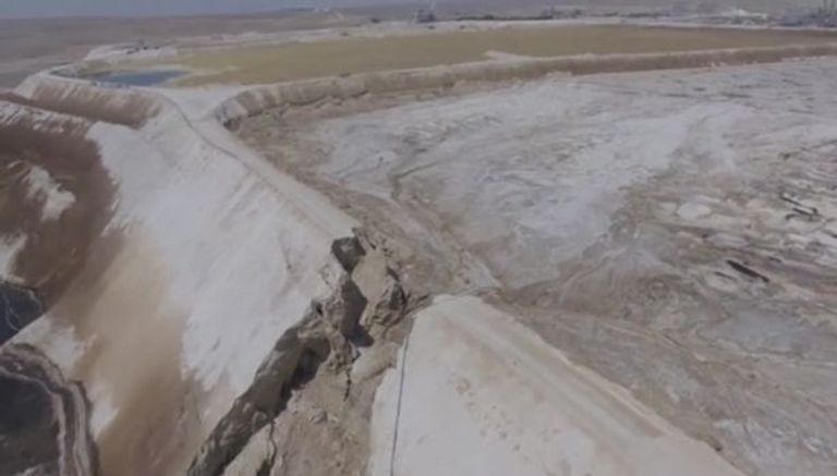 تسونامي مياه سامة يجتاح صحراء في إسرائيل