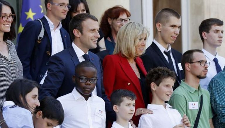 سيدة فرنسا الأولى تستضيف أطفالا مصابين بالتوحد