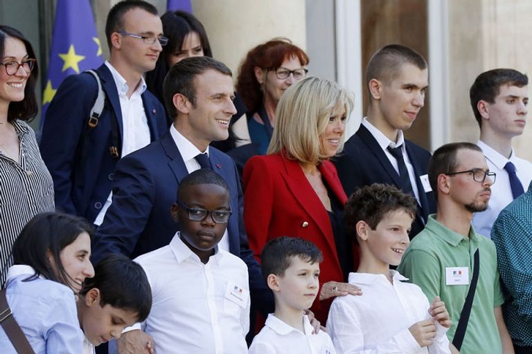 سيدة فرنسا الأولى تستضيف أطفالا مصابين بالتوحد