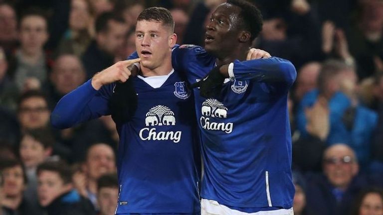 لوكاكو يقود هجوم مانشستر الموسم الجديد