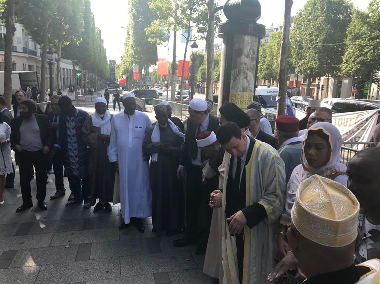 جانب من مسيرة المسلمين في فرنسا ضد الإرهاب القطري