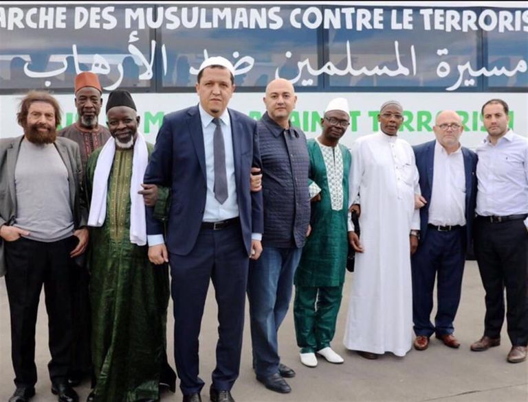 جانب من مسيرة المسلمين في فرنسا ضد الإرهاب القطري