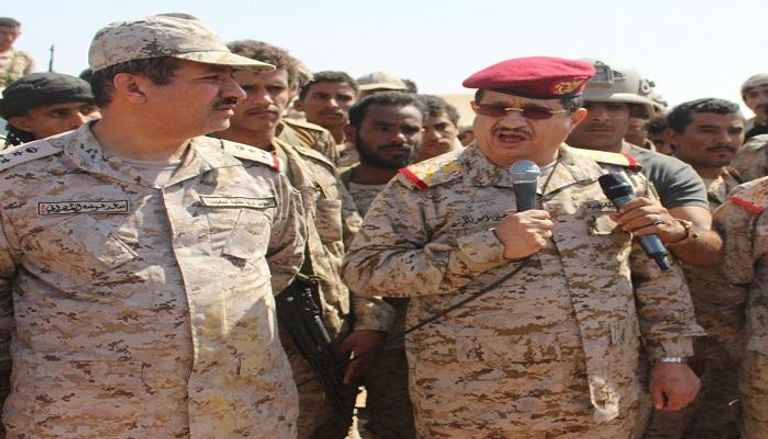 رئيس هيئة الأركان اليمني في زيارة ميدانية للجنود