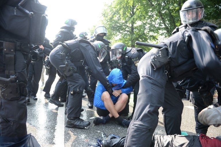الشرطة تعتقل أعضاء شاركوا في نشر الشغب والعنف