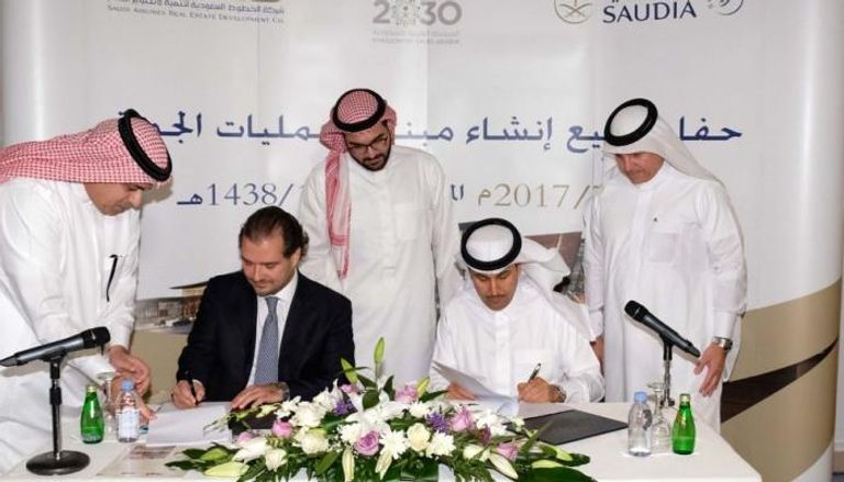 الخطوط السعودية توقع اتفاق إنشاء صالتين بمطار جدة الجديد