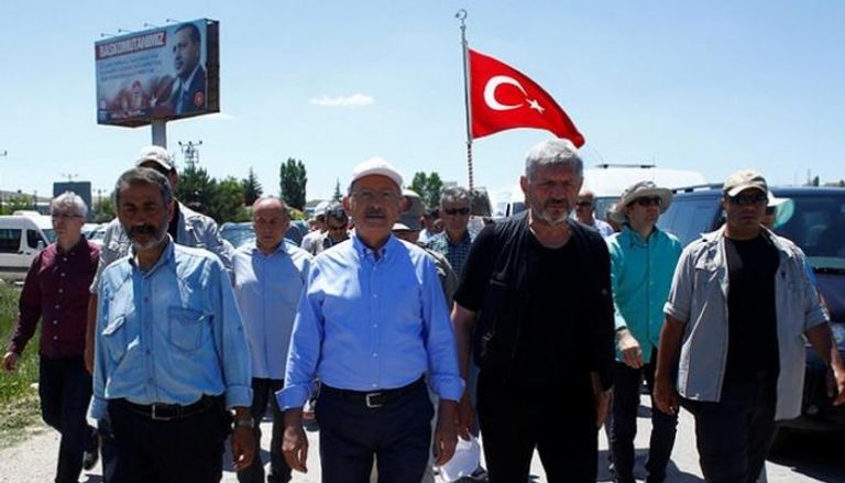 غاندي تركيا يصل وجهته ويهزم أردوغان في عقر داره