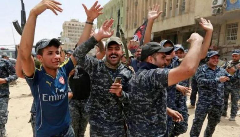 القوات العراقية تحتفل بانتصاراتها
