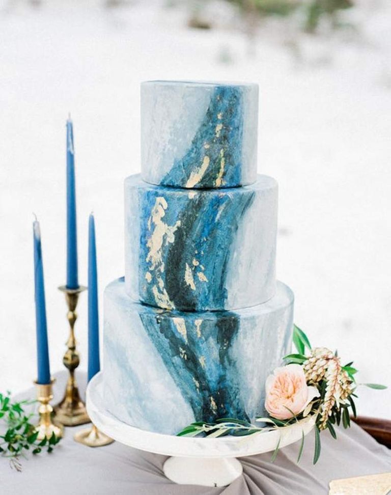 كعكة الزفاف بالورود لصيف 2017