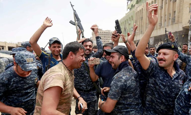 العراقيون في بغداد يحتفلون بتحرير الموصل