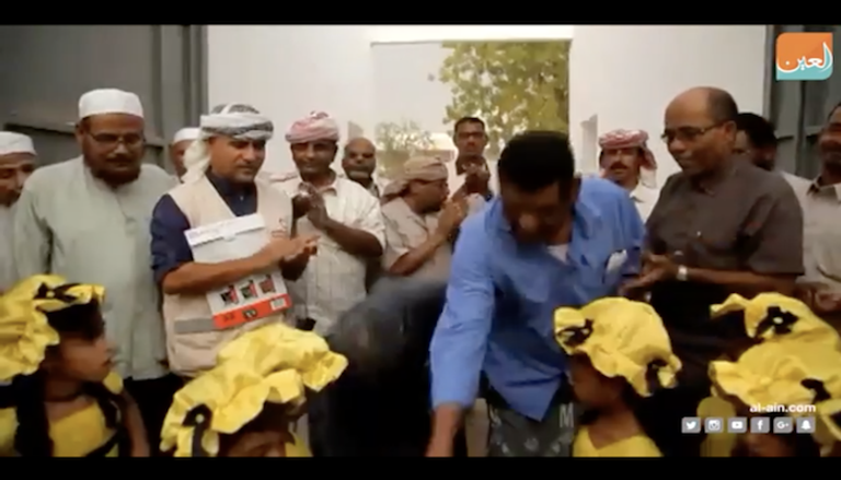 الهلال الأحمر الإماراتي يفتتح مدرسة الريضة في حضرموت 