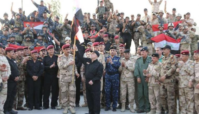 العبادي يرفع العلم العراقي في الموصل 
