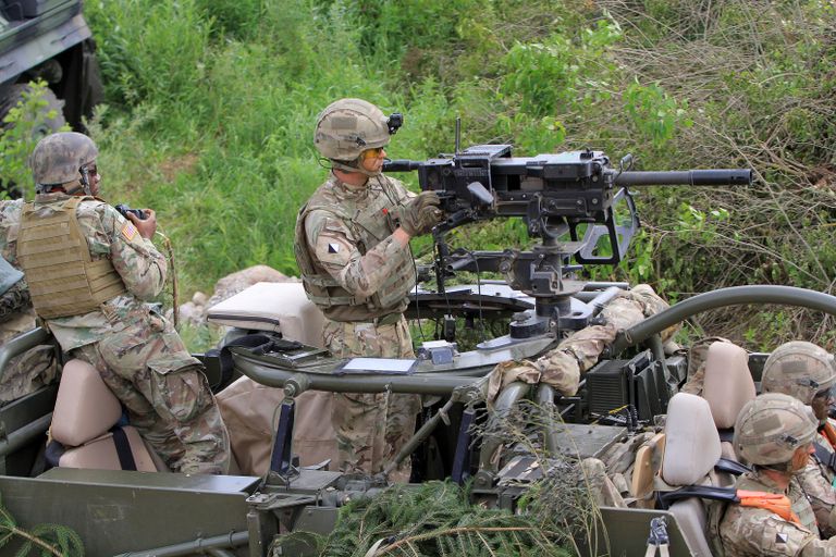 وزير الدفاع الأمريكي، جيمس ماتيس، في ليتوانيا (الفرنسية)