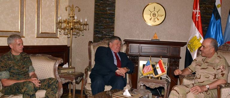 لقاء السفير الأمريكي لدى ليبيا بالقائد العسكري المصري محمود حجازي