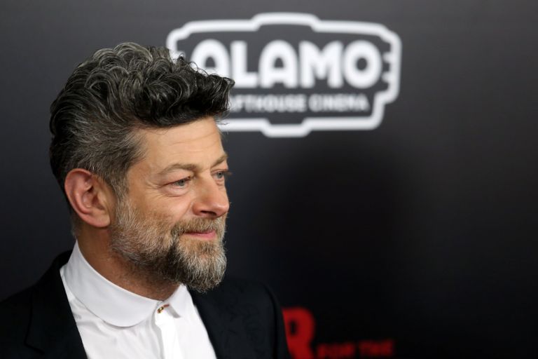 يصور الفيلم معركة بين القردة وجيش من البشر