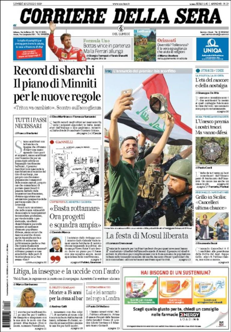 جنود عراقيون يحتفلون بتحرير الموصل