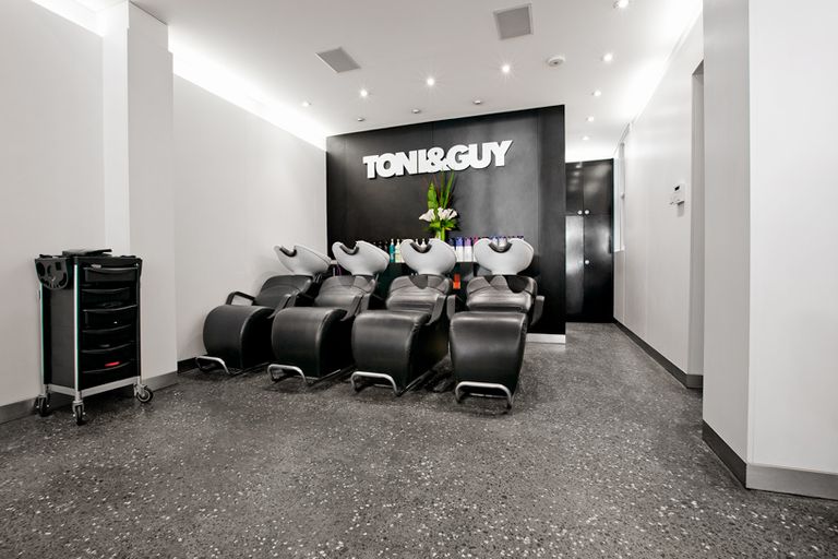 مركز تجميل توني آند جاي في جزيرة النخلة