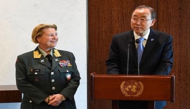 كريستين لوند مع الأمين العام السابق للأمم المتحدة بان كي مون
