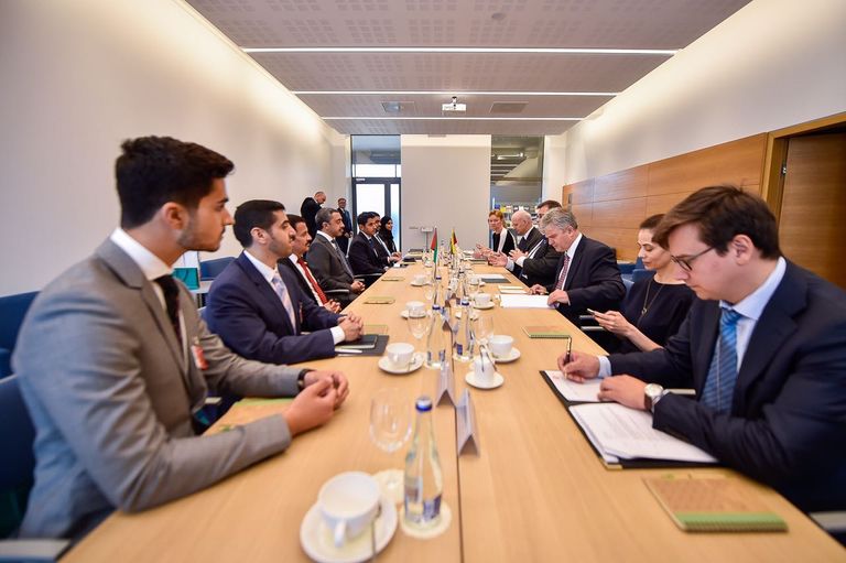 رئيسة ليتوانيا أثناء استقبالها الشيخ عبدالله بن زايد