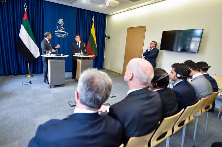 الشيخ عبد الله بن زايد ووزير خارجية ليتوانيا