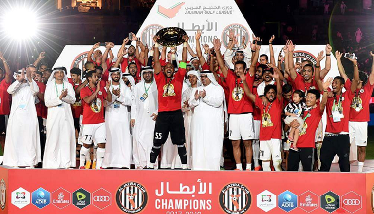 حسين سهيل بجانب الحارس الدولي علي خصيف