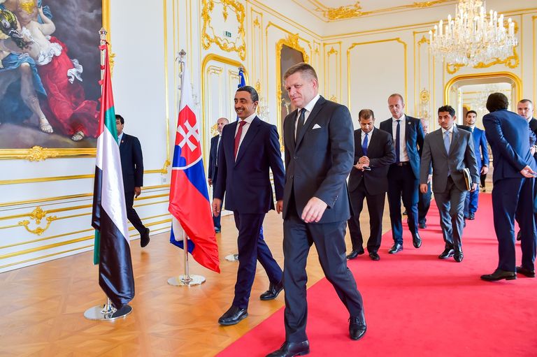 الشيخ عبدالله بن زايد آل نهيان خلال اللقاء