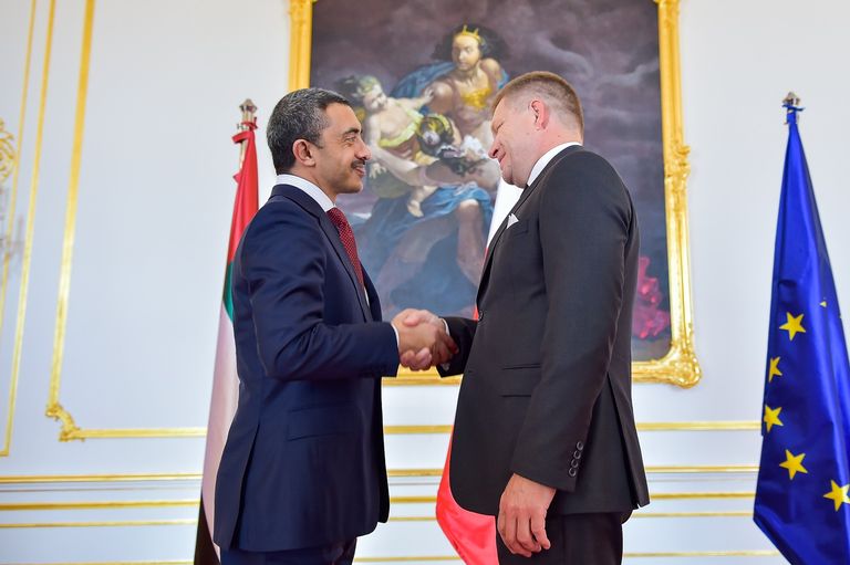 الشيخ عبدالله بن زايد آل نهيان خلال اللقاء