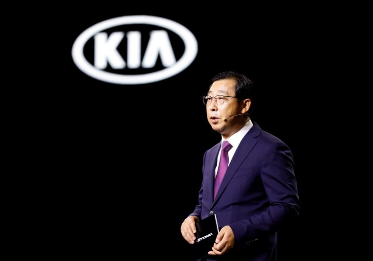 "ستونيك" الجديدة كليا من كيا خلال حفل الإطلاق (رويترز)