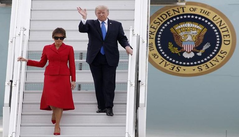 ترامب وميلانيا لحظة وصولهما مطار أورلي