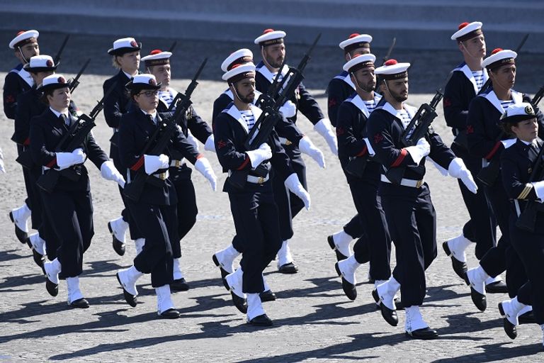 ماكرون خلال حضوره العرض العسكري- رويترز