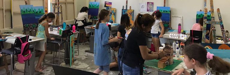 ورش عمل فنيّة وأنشطة مختلفة في عالم مدهش