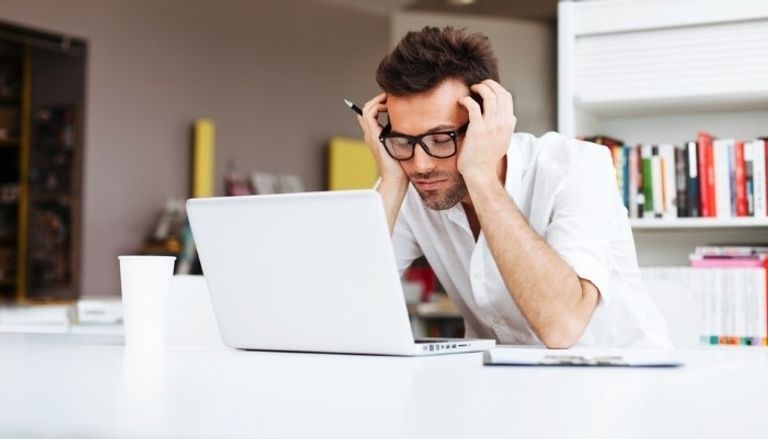 6 تحذيرات جسدية تخبرك بأنك تعمل أكثر من اللازم