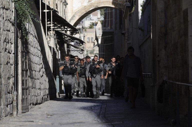 جنود الاحتلال ينصبون بوابات حديدية لتشديد إجراءات التفتيش