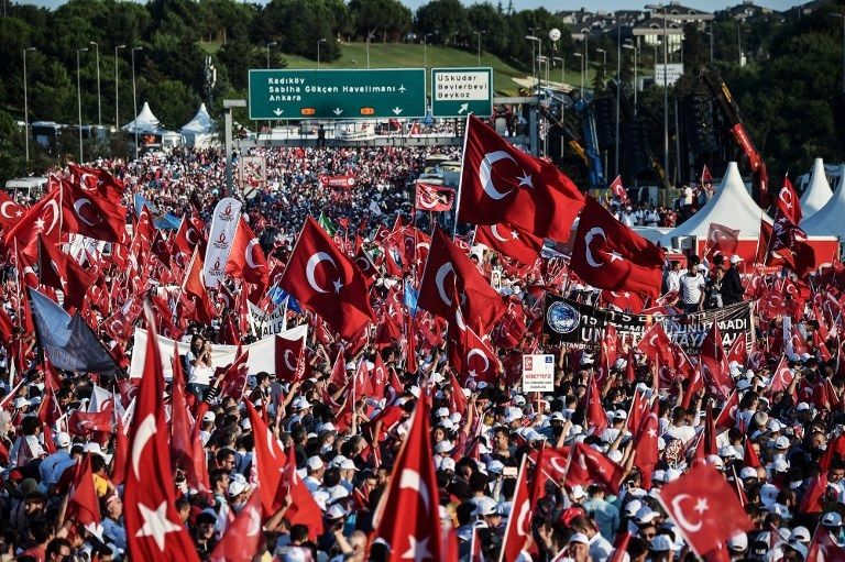 جانب من الاحتفالات أردوغان قام بتعبئة شعبية كبيرة للاحتفال بذكرى محاولة الانقلاب