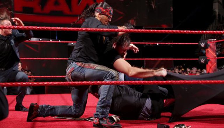 اشتباك عنيف على الحلبة