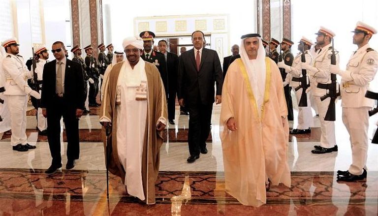 الفريق الشيخ سيف بن زايد آل نهيان يستقبل الرئيس السوداني