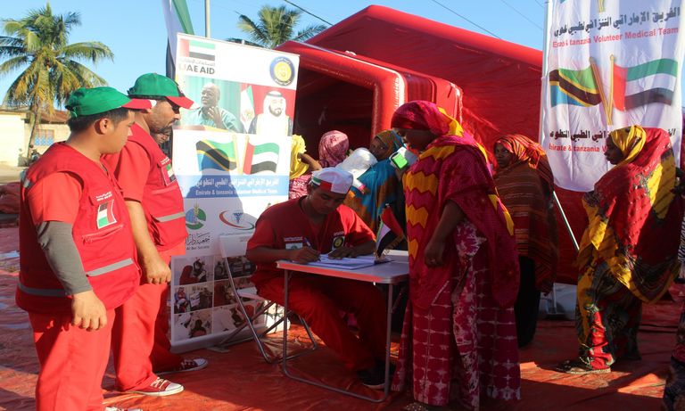 قوافل "زايد الخير" تقدم مساعدات طبية في زنجبار