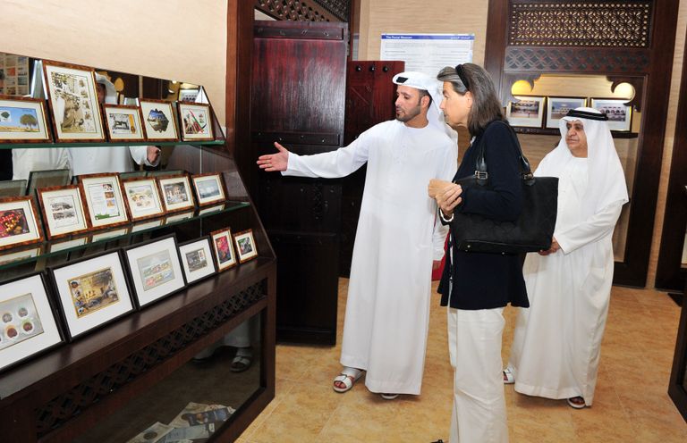 السفيرة البلجيكية في جولة بـ"معرض الشيخ زايد"