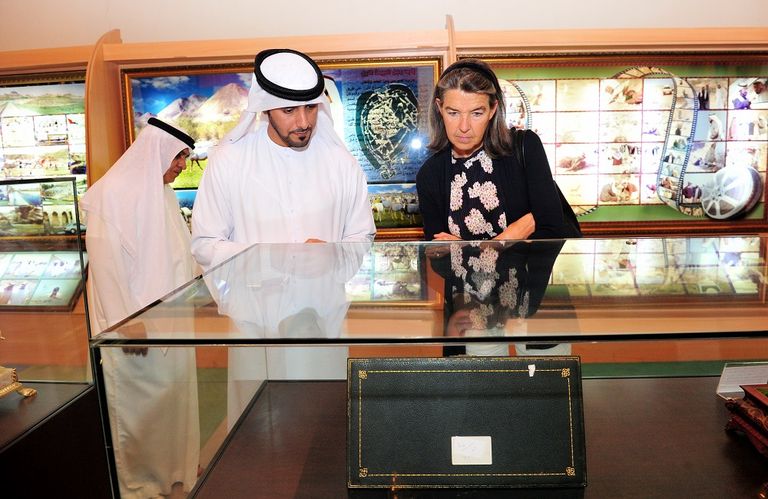 السفيرة البلجيكية في جولة بـ"معرض الشيخ زايد"