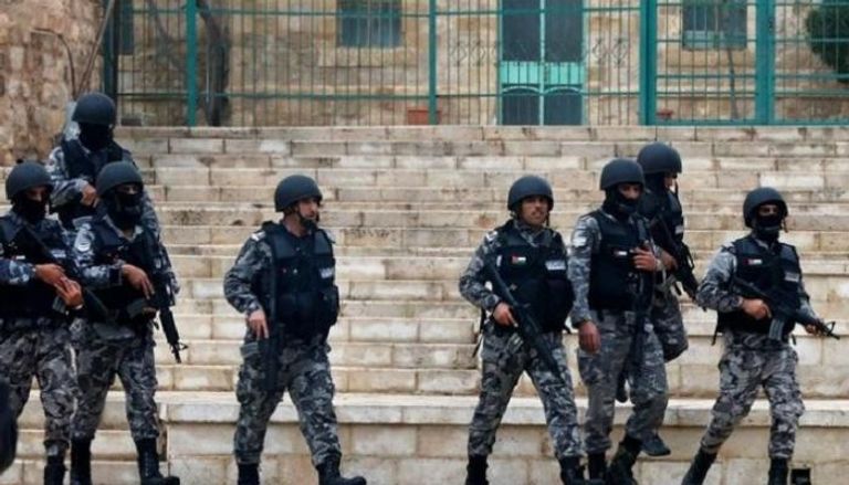 القضاء العسكري الأردني يعاقب جنديا قتل 3 أمريكيين بالسجن مدى الحياة