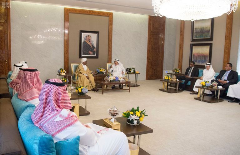 العاهل السعودي الملك سلمان بن عبدالعزيز والرئيس السوداني عمر البشير