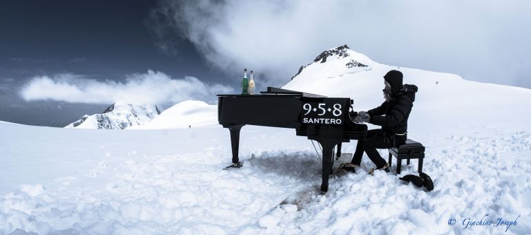 إليسا توميليني فوق جبال الألب