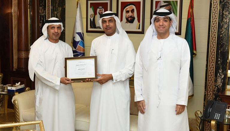 مدير جمارك دبي يستقبل فريق عمل إدارة ابتكار الخدمات