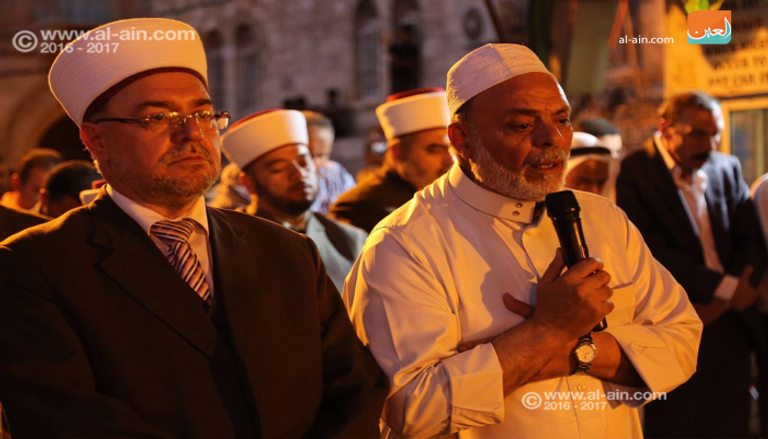 الشيوخ الأربعة بعمائمهم الحمراء يتقدمون صفوف المحتجين بالقدس