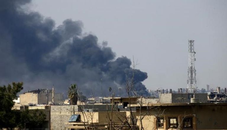 دخان يتصاعد من المدينة القديمة خلال المعركة ضد داعش في الموصل