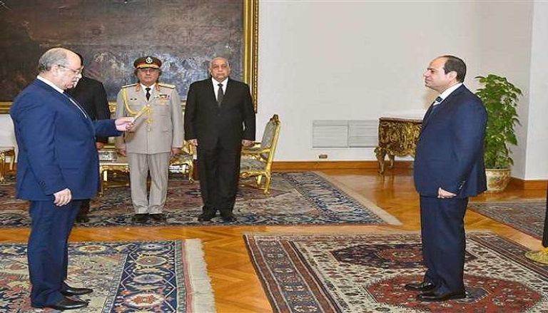الرئيس الجديد لمجلس الدولة يؤدي اليمين الدستورية أمام الرئيس السيسي