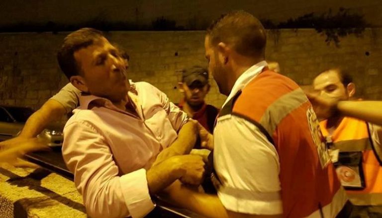 شرطة الاحتلال تهاجم المصلين في باب الأسباط بالقدس
