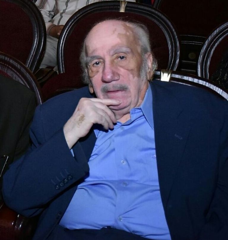 الكاتب محفوظ عبد الرحمن