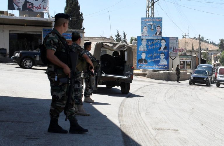 دورية للجيش اللبناني في محيط عرسال (رويترز)