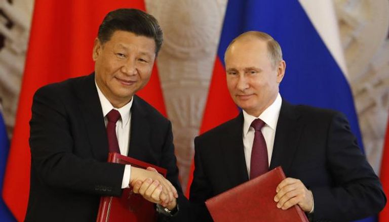 الرئيس الروسي فلاديمير بوتين ونظيره الصيني شي جين بينج - رويترز
